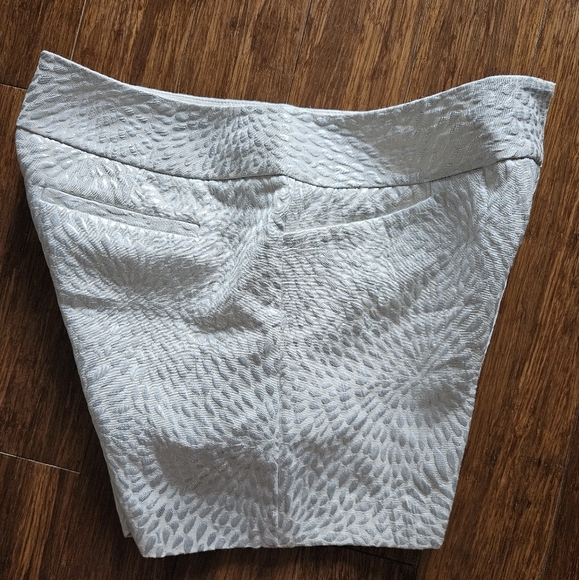 Limited Cassidy Fit Short - Picture 4 of 9